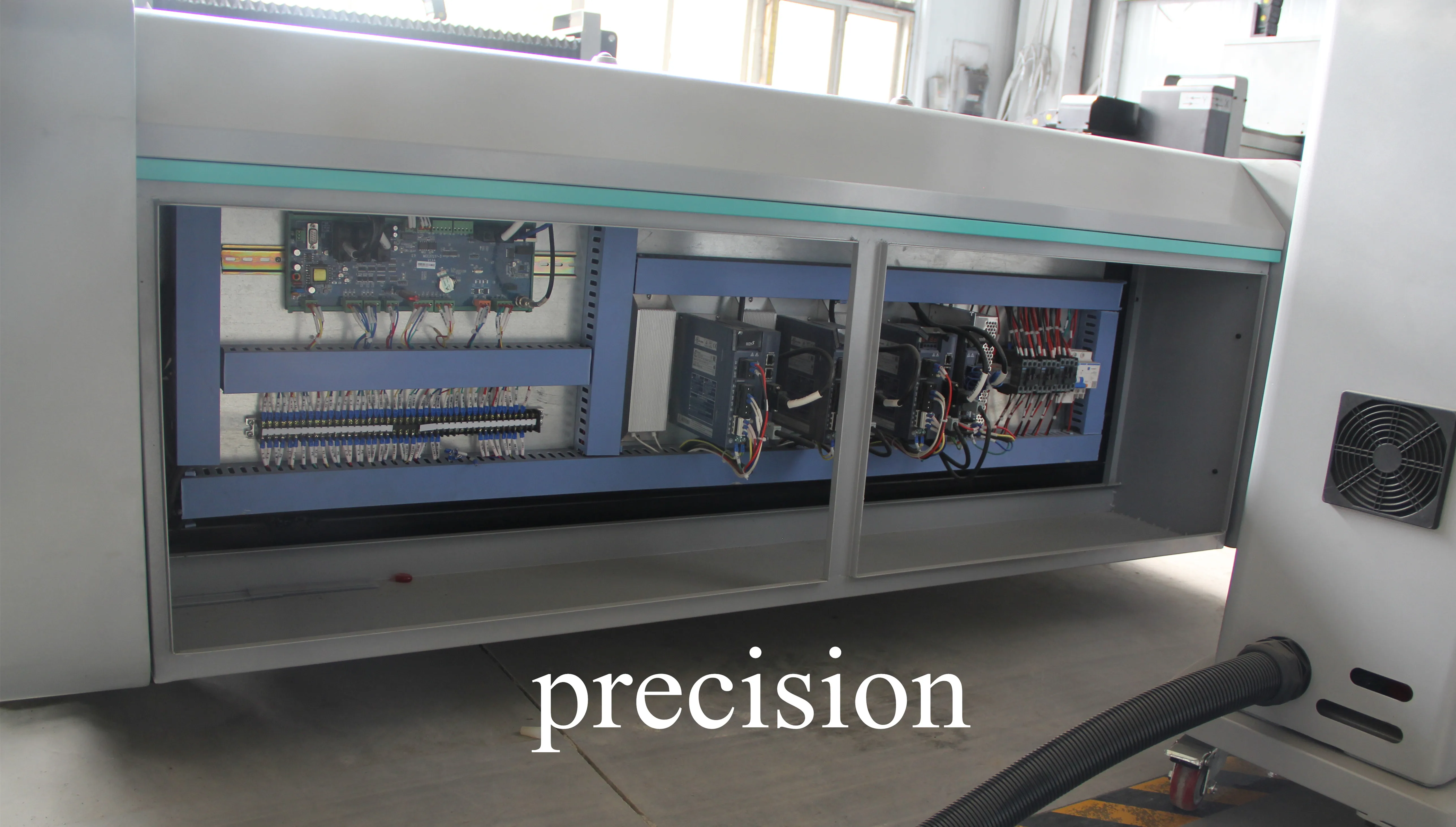 Металлическая пластина круглая трубка 1000 Вт волоконно-лазерная машина Raycus |