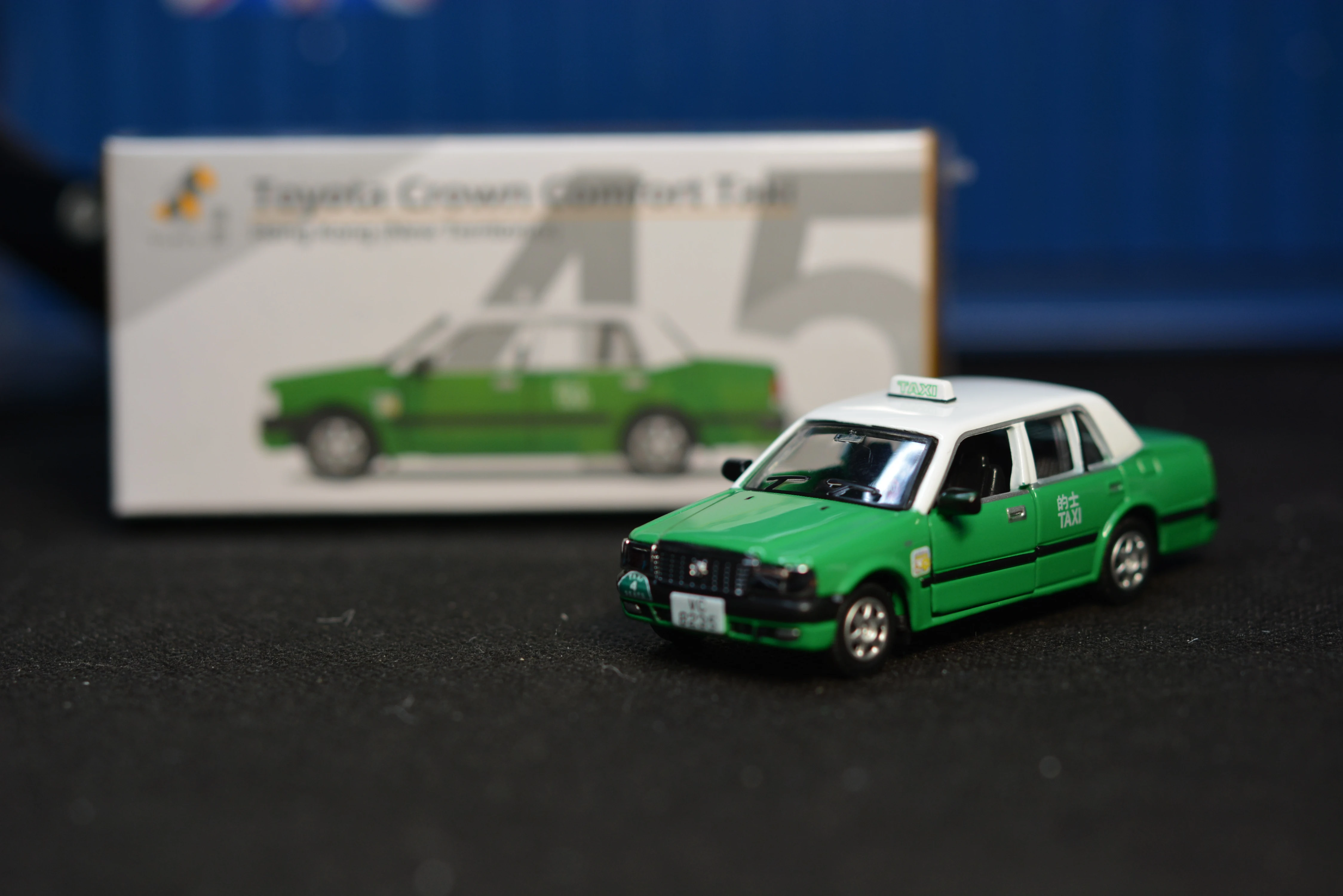 Литой под давлением автомобиль ATC64477 для Toyota Crown Comfort такси Гонконг 1/64 | Игрушки и