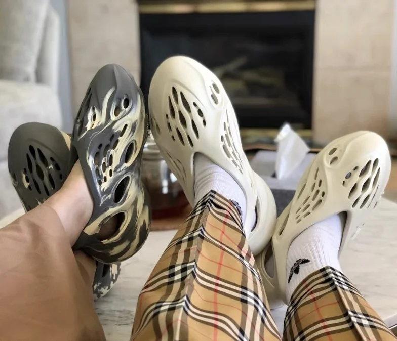 

2021 Hot Sell sandali sportivi High Quality Celebrity Kanye Genuine platform sandals Chunky summer Hollow Out sandals valorant