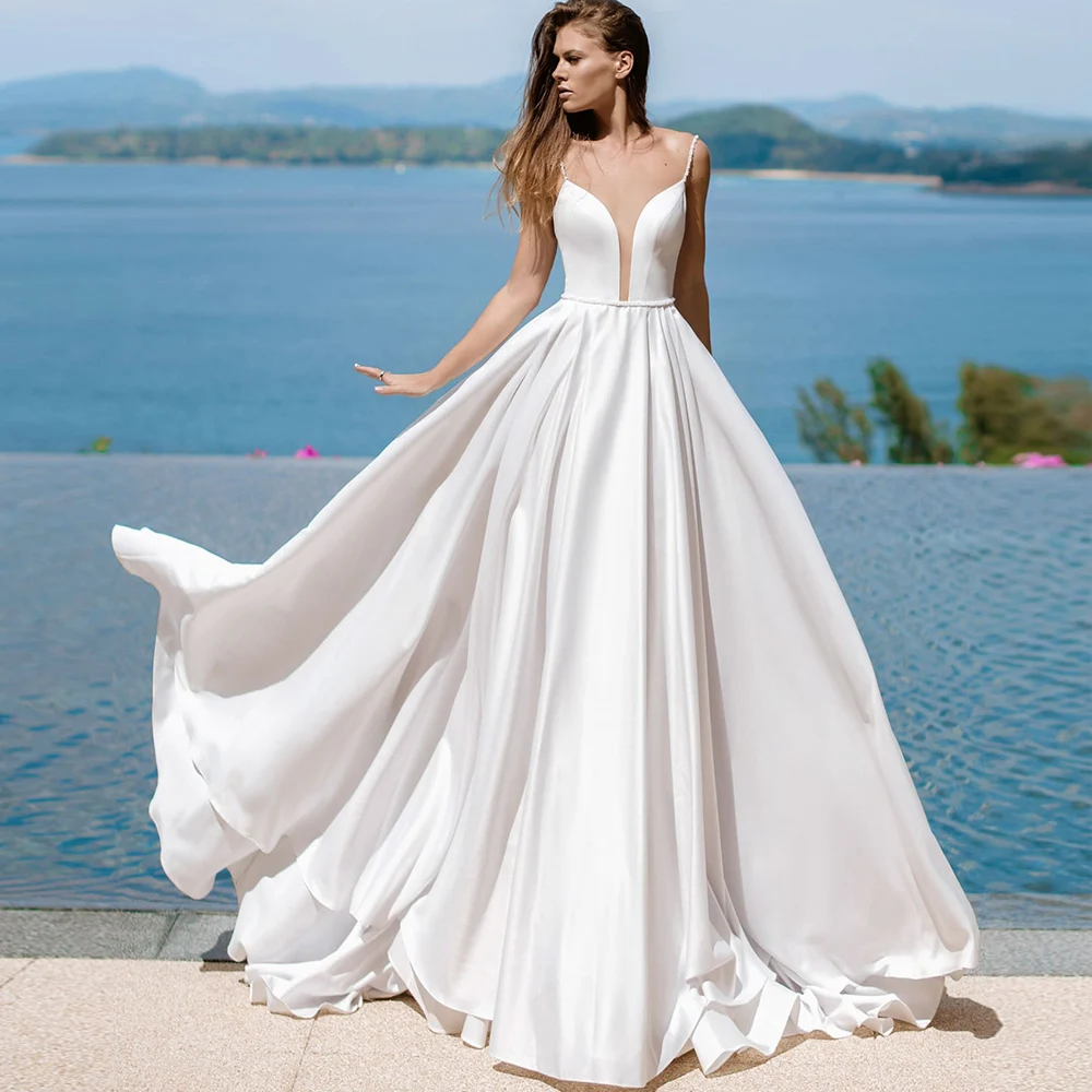

Simple White Wedding Dresses for Bride A-Line Pleat Deep V-Neck Sleeveless Spaghetti Straps Court Train Backless Bridal Gowns