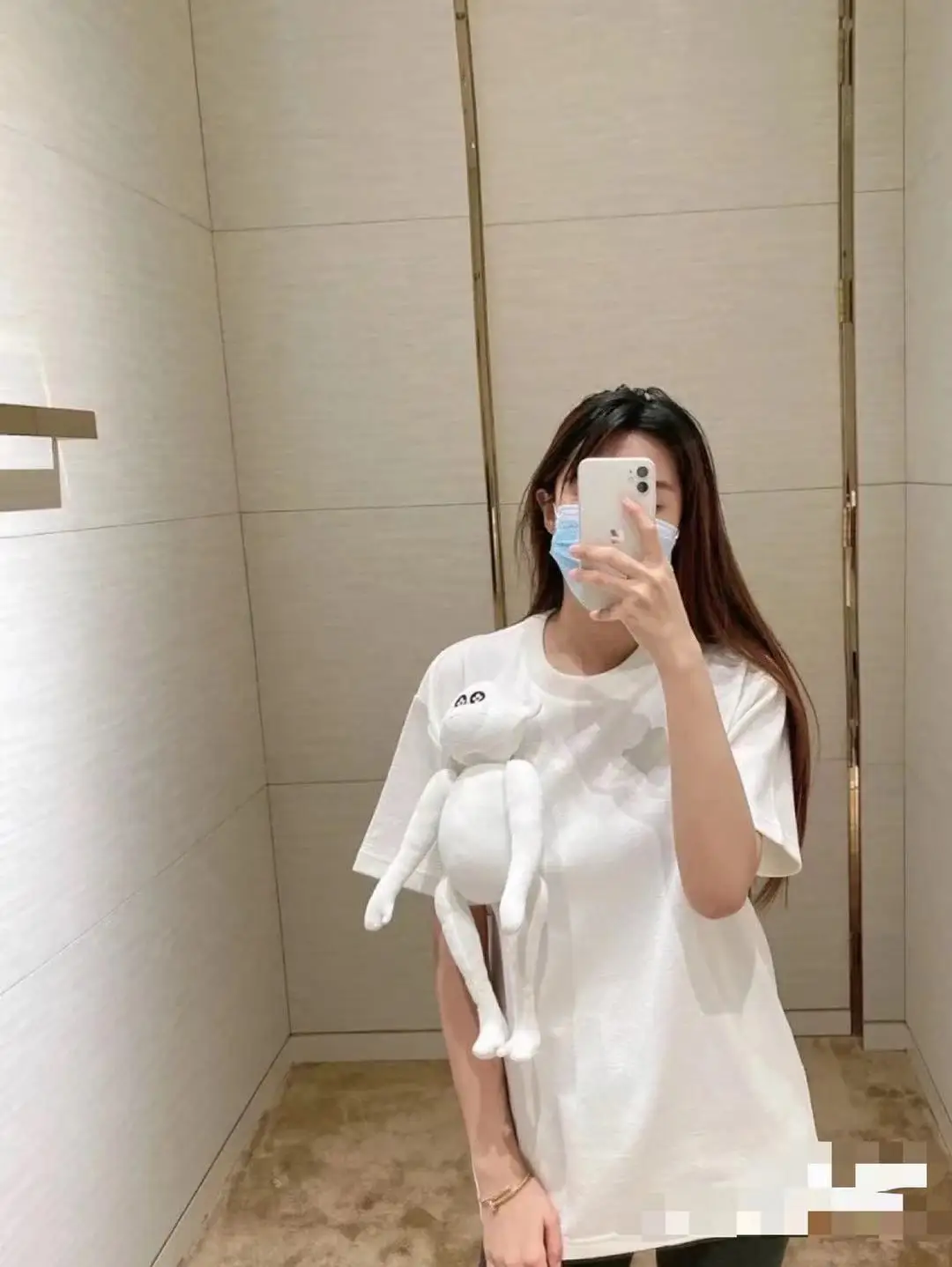 

2021 Spring and summer new monkey doll t-shirt men and women can wear super cute doll decoration