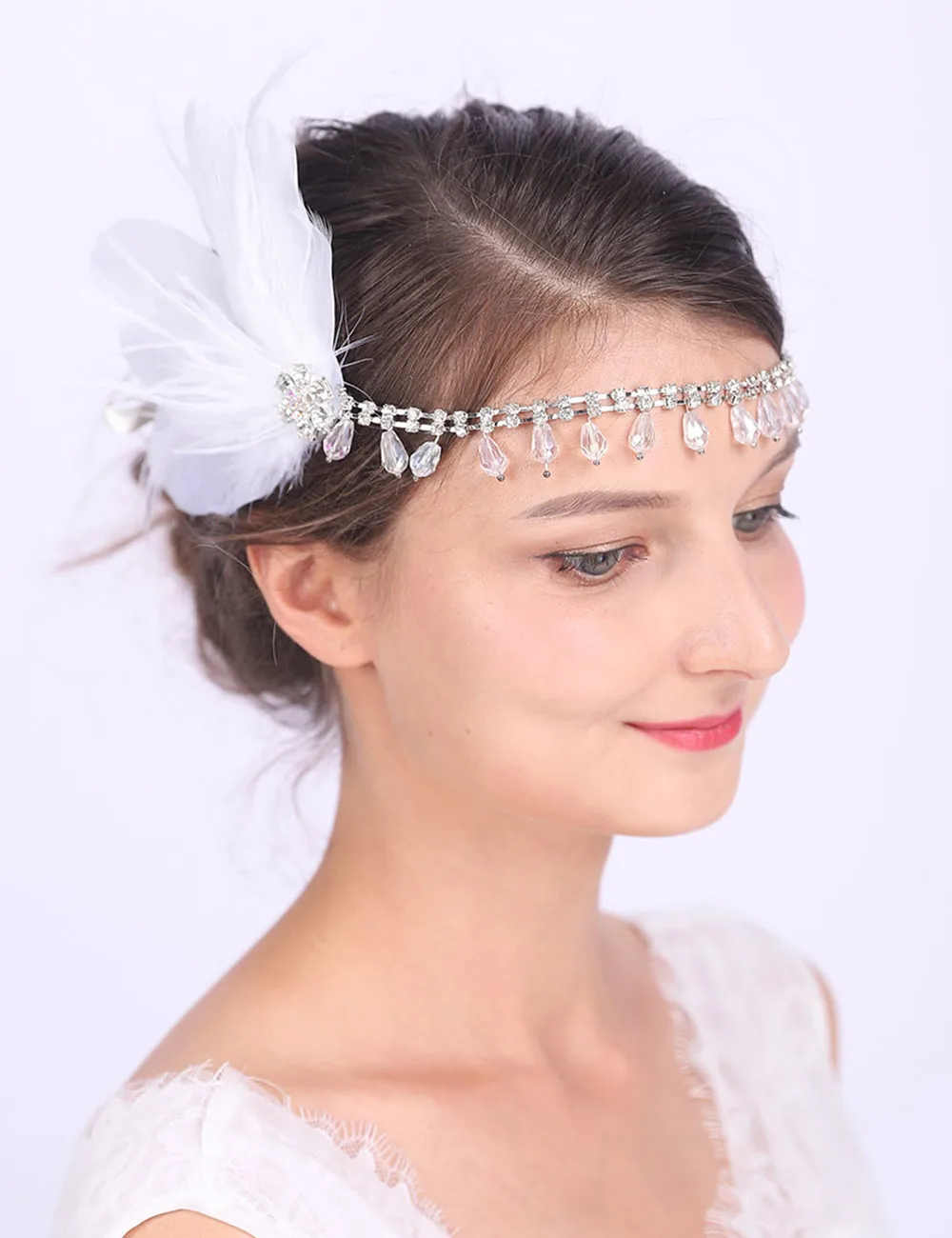 Женская повязка на голову с белыми перьями и серебряной цепочкой|Свадебные