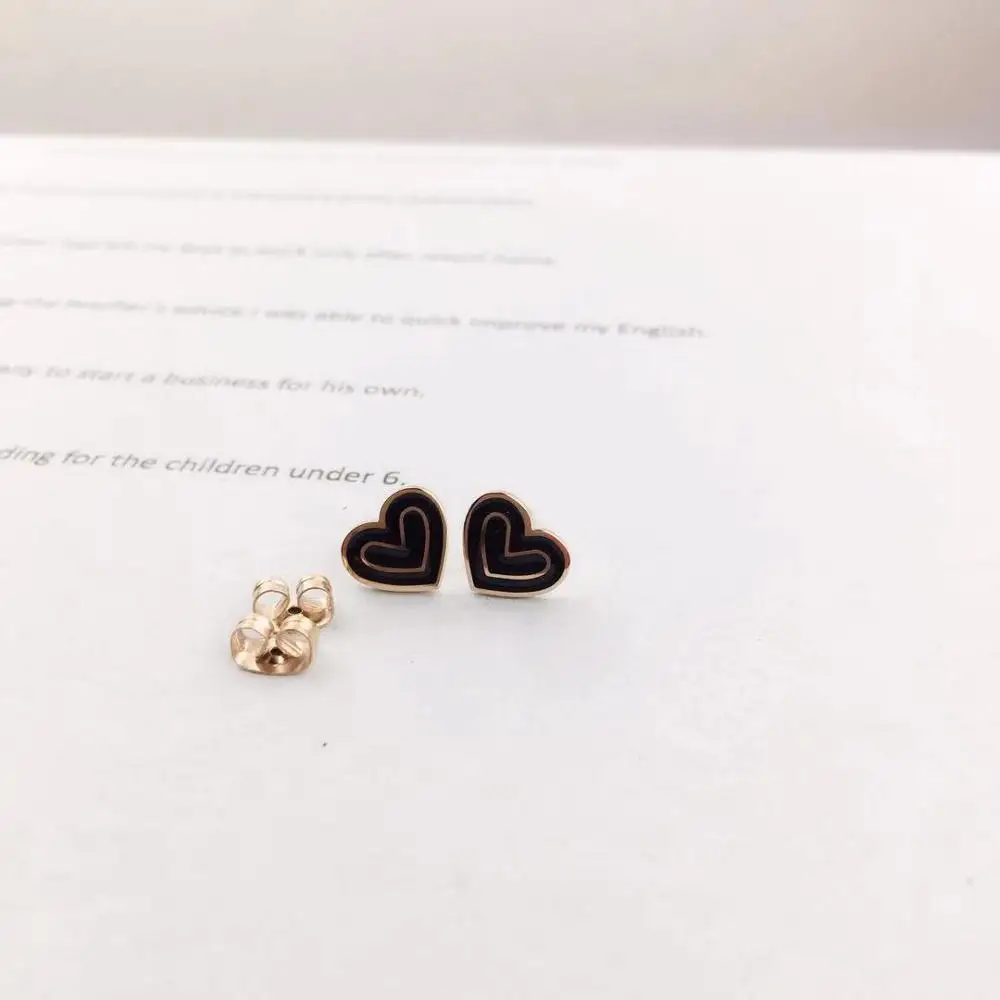 

Bear`s love ear nail