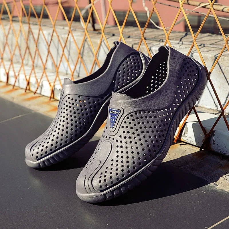 

2021 Summer Men Slippers Casual Men Sandals Black Garden Shoes Outdoor Water Shoes Hollow Ultra Light Beach Shoes Breathable