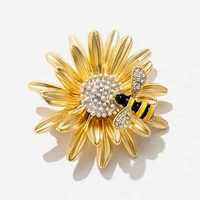 new sweet daisy little bee brooches pearl chrysanthemum flower matte wed brooch corsage accessories cute pins gifts for women