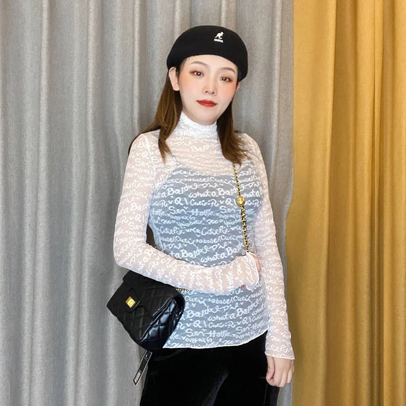 С высоким плотно облегающим шею воротником Кружевная рубашка с буквенным