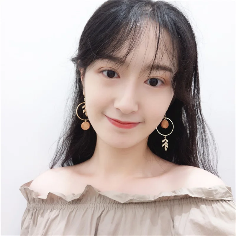 Серьги 2019 Новая мода осень зима круглые деревянные листья асимметричные серьги