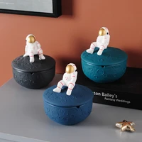 new ceramic sculpture astronaut model ashtray with cover anti fly ash ornaments creative personality home storage box decoration