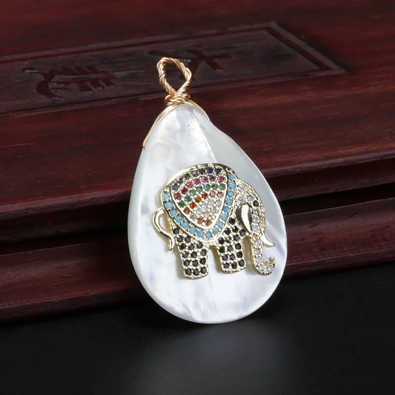 Женское Ожерелье-чокер с подвеской в виде слона радужными фианитами | Украшения и