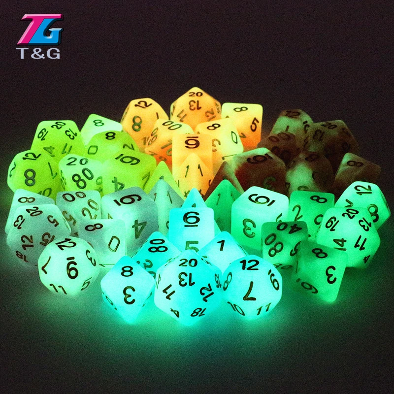 Микс-цвет 7 шт./лот светится в темноте RPG кости для DnD D4 d6 d8 d10 % d12 d20 фиолетовый синий