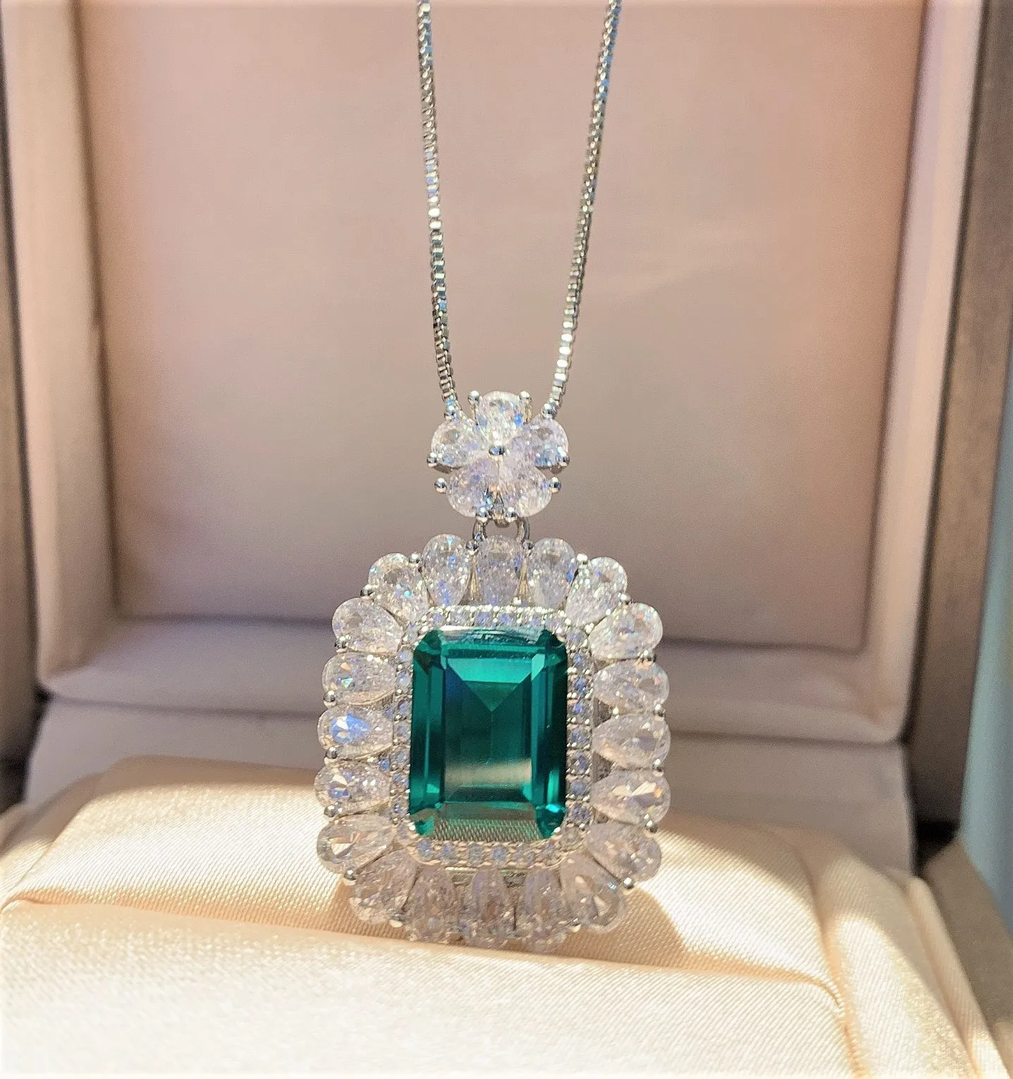 Ценный 5Ct Изумрудный бриллиантовый кулон из стерлингового серебра 925 пробы для