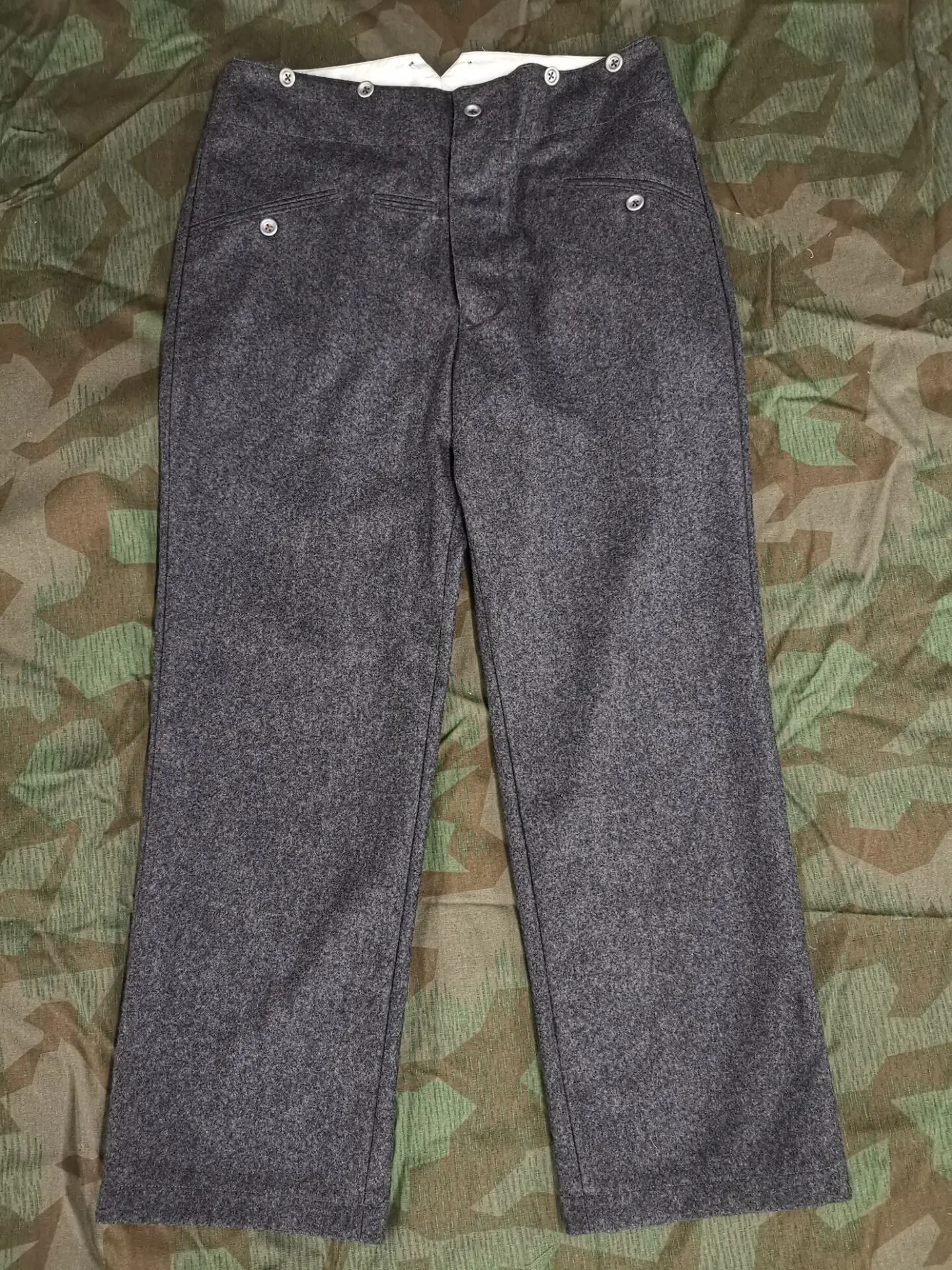 Брюки из шерсти камнево-серого цвета