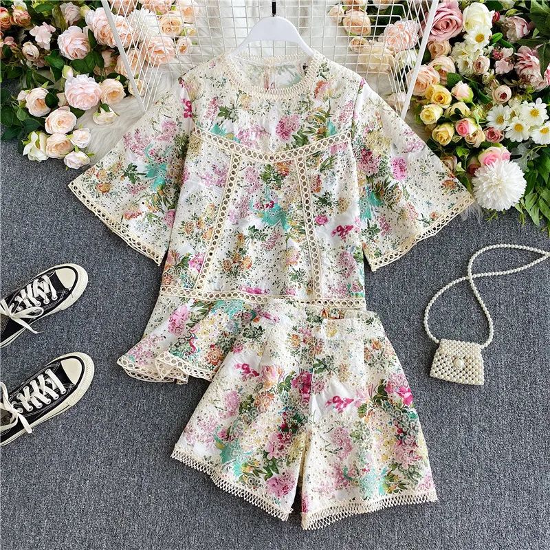 

Bohemian Hollow Out Embroidery 2pcs Set Women O-neck Floral Print Loose Tops + High Waist Shorts Female Two Piece Set New 2021