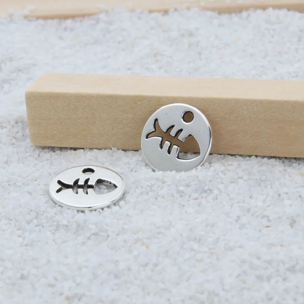 Подвески в виде рыбок круглые серебристые 50 шт. A3387 |