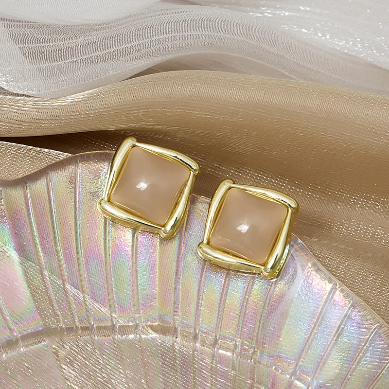 

Origin Summer Delicate Square Geometrical Opals Stud Earring for Women Fashion Pink Green Color Metal Earring Jewelry Pendientes