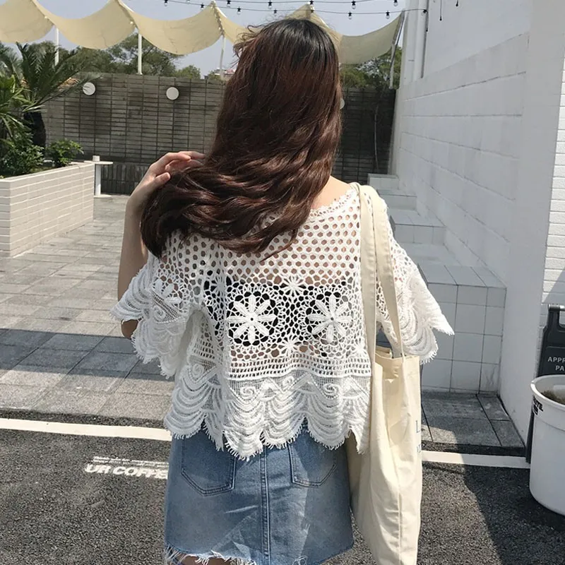 

White Hollow Lace Flower Shirt Women V-neck Small Fresh Age-reduced Trumpet Sleeve Top