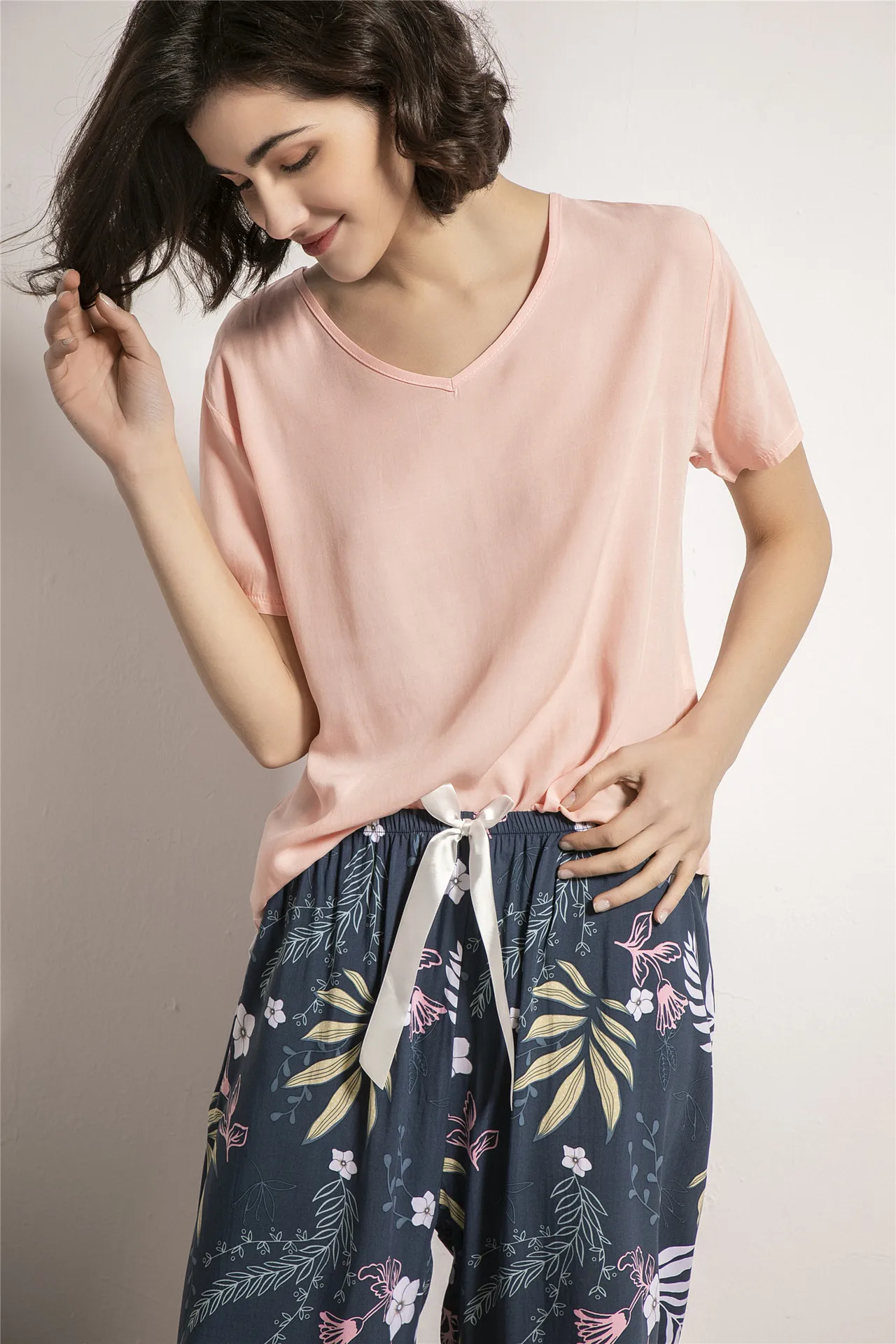 

Ladies Pajamas Set 2021 Summer New Style All-Match V-Neck Leaf Printing Comfortable Simple Loose Soft Casual Wear Home Service