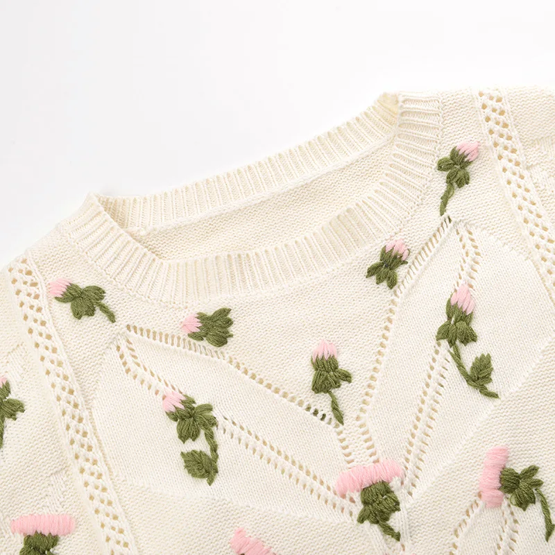 Женский укороченный свитер с цветочной вышивкой вязанный крючком пуловер