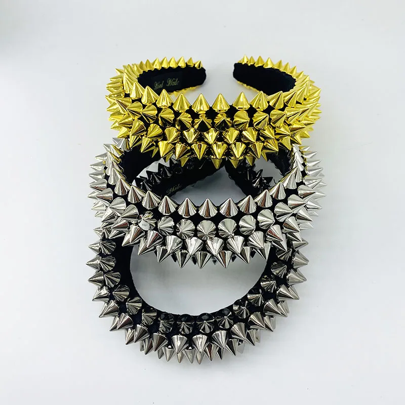 Новейшая широкая губчатая повязка на голову с золотыми шипами и заклепками для