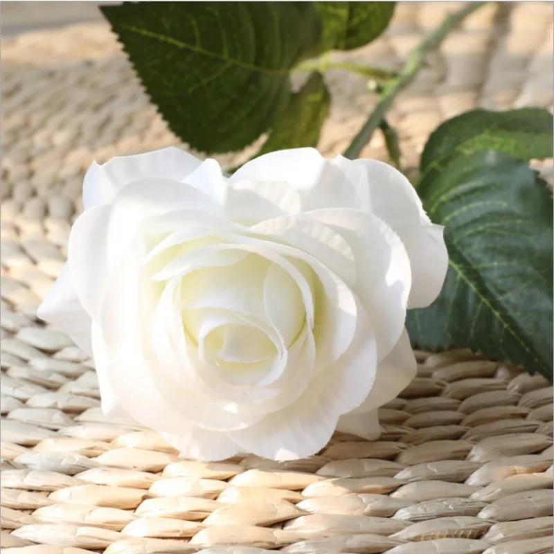 

Simulation Artificial Rose With Leaves Artificial Flowers Bouquet Wedding TV Cabinet Decoration Holding Flowers Home Decor 1PCS