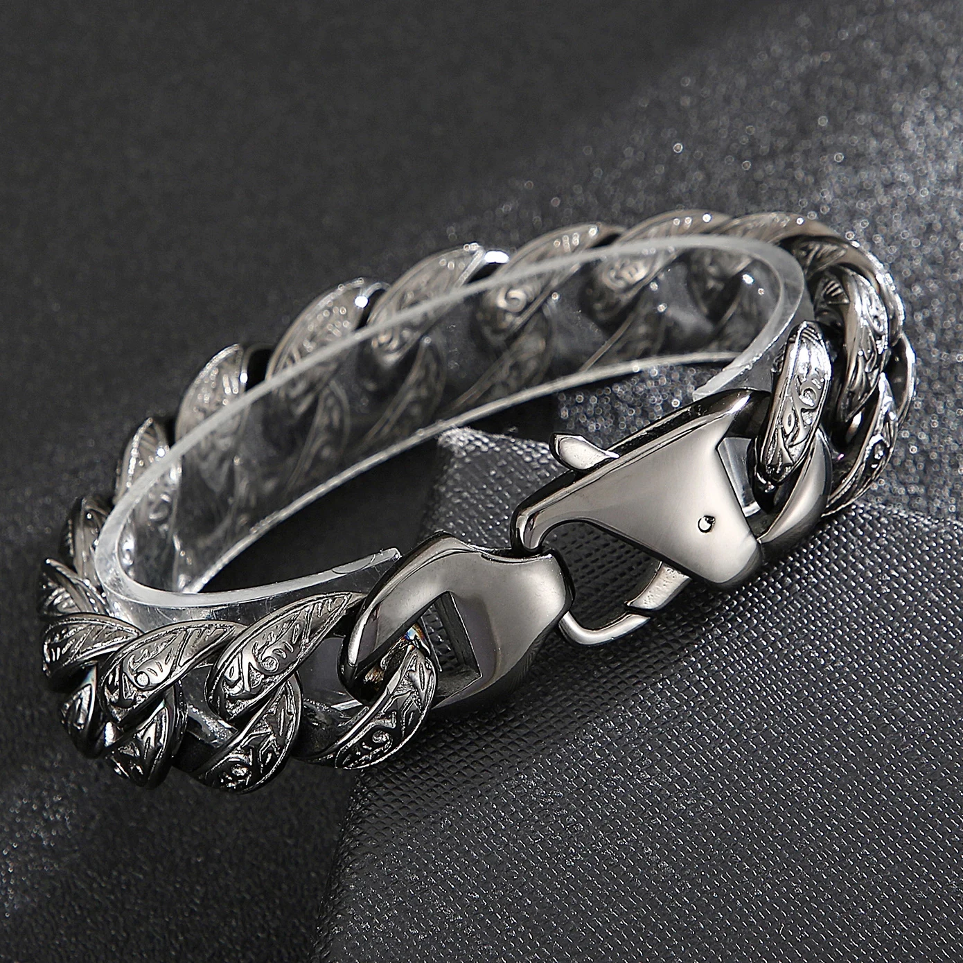 

Vintage Flower Totem Boiled Black Stainless Steel Men's Curb Cuban Chain Bracelet Gothic Punk Rock Hiphop Biker Bangle Jewelry