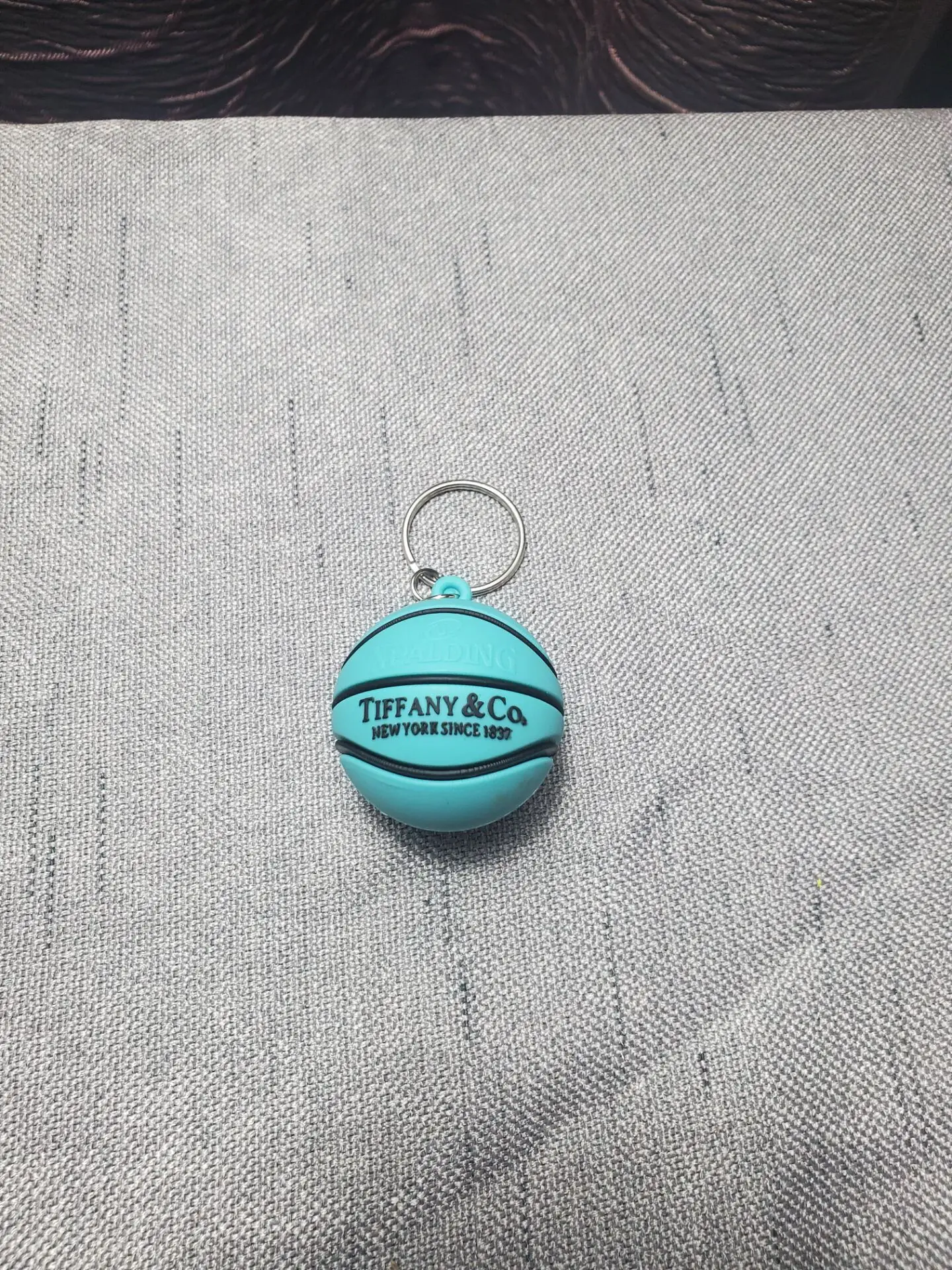 Tiffany&ampCo.Simulation basketball key chain pendant women's bag accessories men's car toys | Игрушки и хобби