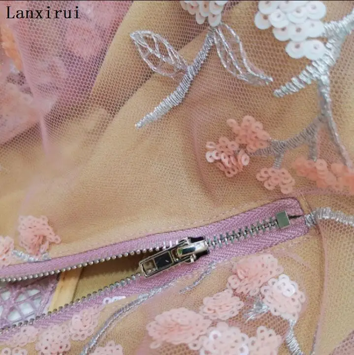 Белое черное цветочное кружевное на бретельках до середины икры с вырезами новое