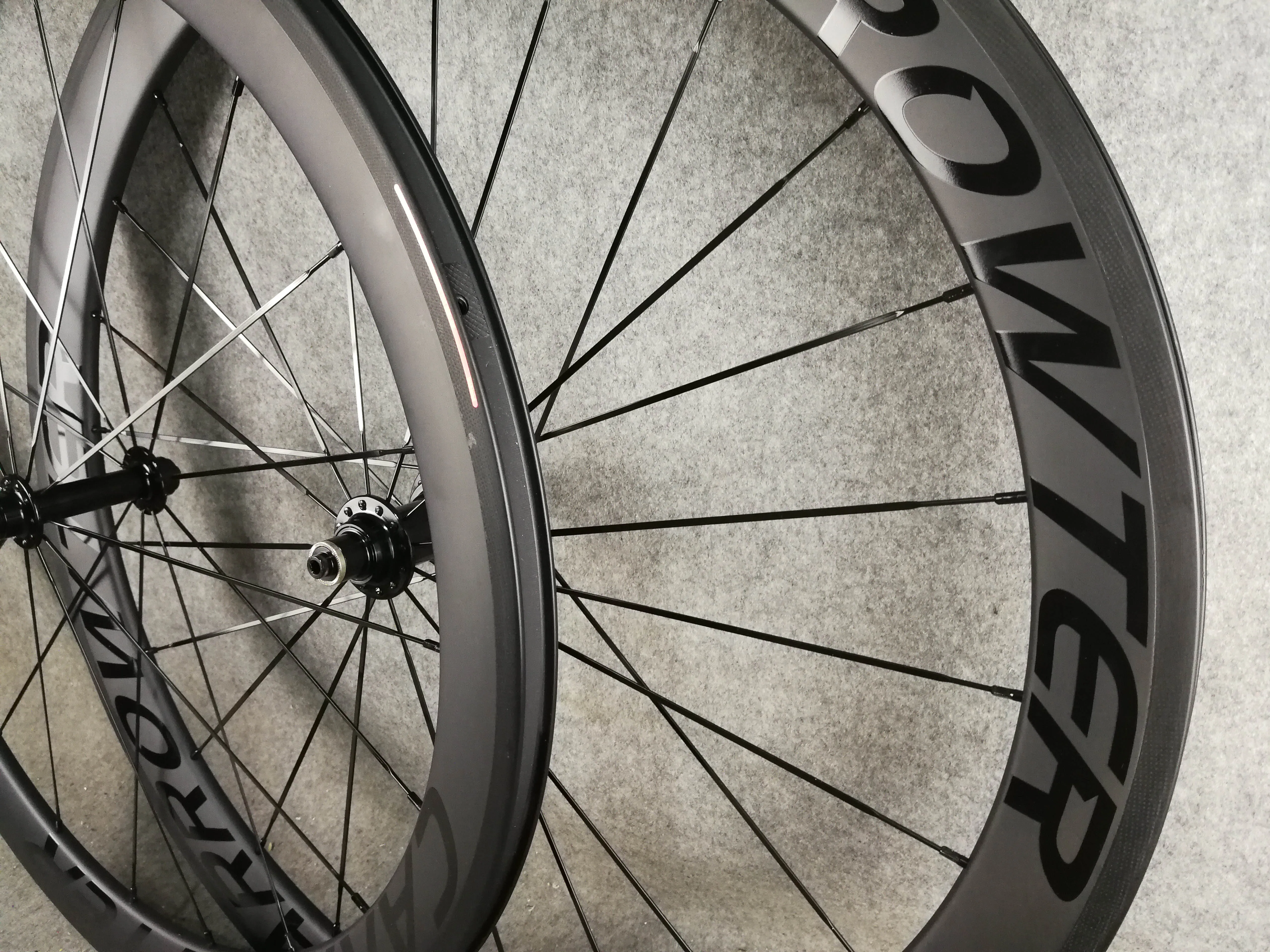 Карбоновые колеса для дорожного велосипеда BoB Color 3K/UD 700c комплект колес 23 мм