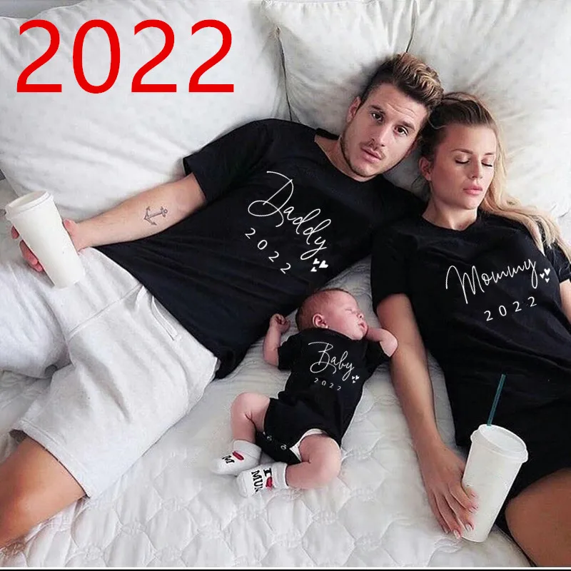 

Baby Daddy Mommy 2022 Family Matching Clothing Simple Pregnancy Announcement Family Look Black T Shirt Baby Dad Matching Clothes