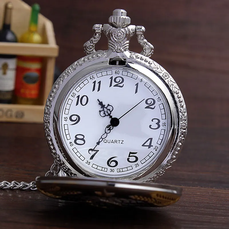 

Vintage Emblem USSR Soviet Badges Hammer Sickle Pocket Watch Retro Russia Army CCCP Communism Necklace Clock Chain for Men Women