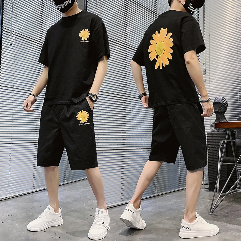 Мужской спортивный костюм из двух предметов: футболка и шорты | Мужская одежда