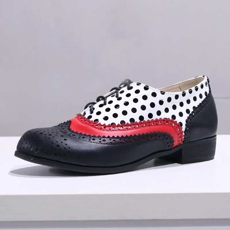 

Large Size 34-43 Womens Oxfords Shoes Stylish Perforated Wingtips Lace-up Brogues Flats Shoes For Woman Ladies Female Brogues