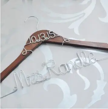 brown hanger Пользовательские Свадебные вешалки персонализированные Свадебная Вешалка для одежды с датой, пользовательские жених подружки невесты имя вешалки невесты подарок - Цвет: brown hanger