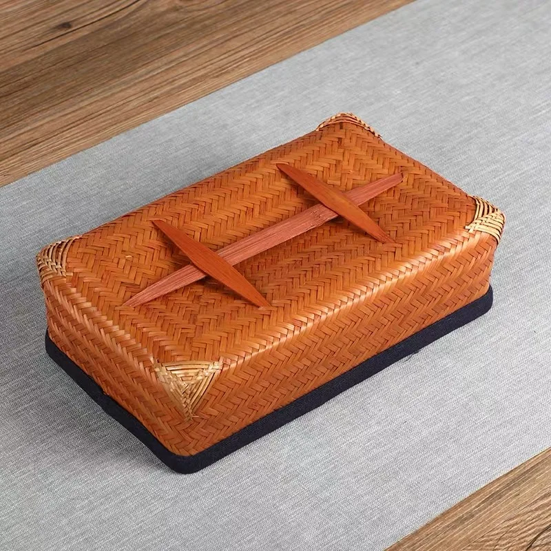 Хранение набора чая: коробка изготовленная из легкого коричневого прямоугольного бамбука в китайском стиле для простого хранения конфет, фруктов и закусок домашнего использования.