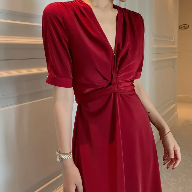 Женское атласное платье с V-образным вырезом однотонное длинное ТРАПЕЦИЕВИДНОЕ