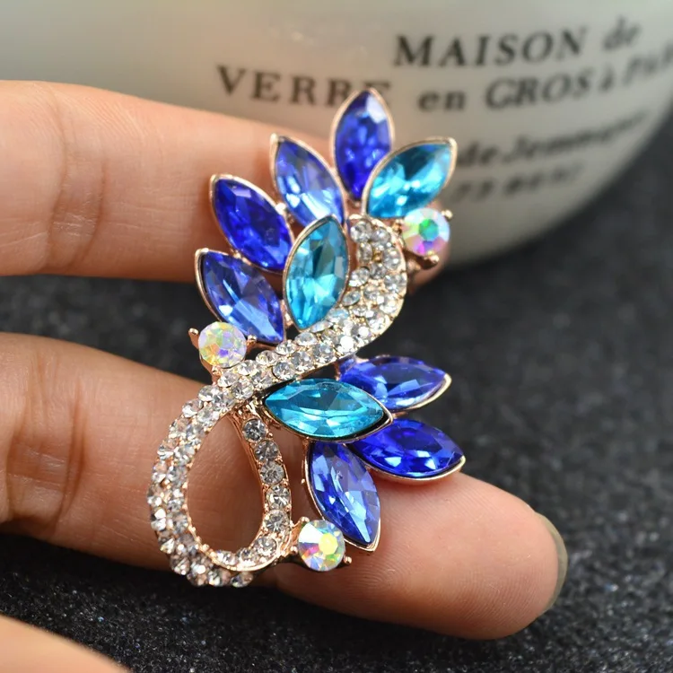 

SCB019 Euro-American retro alloy Blue Crystal Brooch inlaid with drill