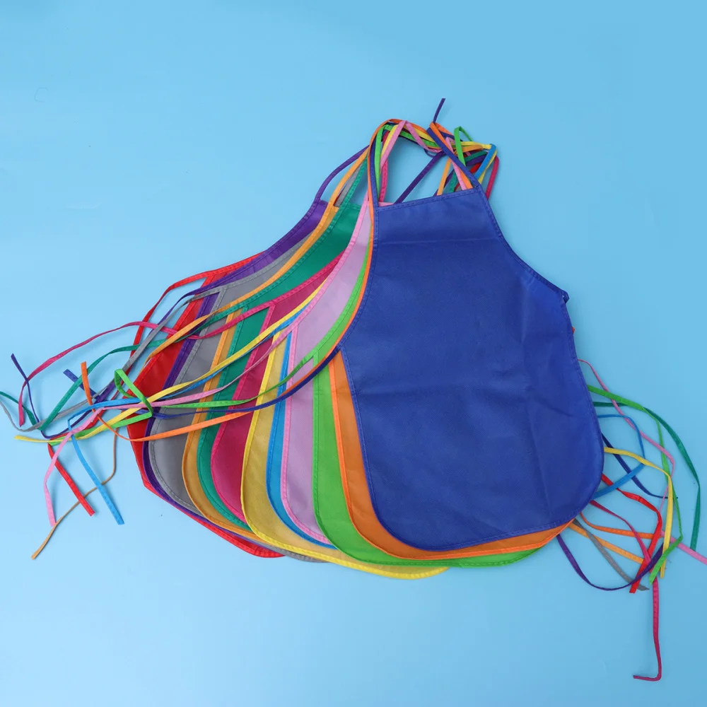 

12pcs Children's Artists Aprons Non-woven Fabric Disposable Painting Aprons for Class Crafts Art Painting ActivitiesRandom Colo