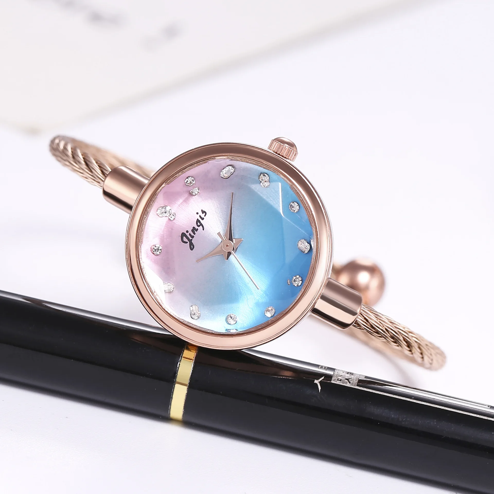 

Шикарные красочные изысканные наручные часы браслет ретро свежие женские градиентные Кварцевые часы Женские аксессуары для девочек