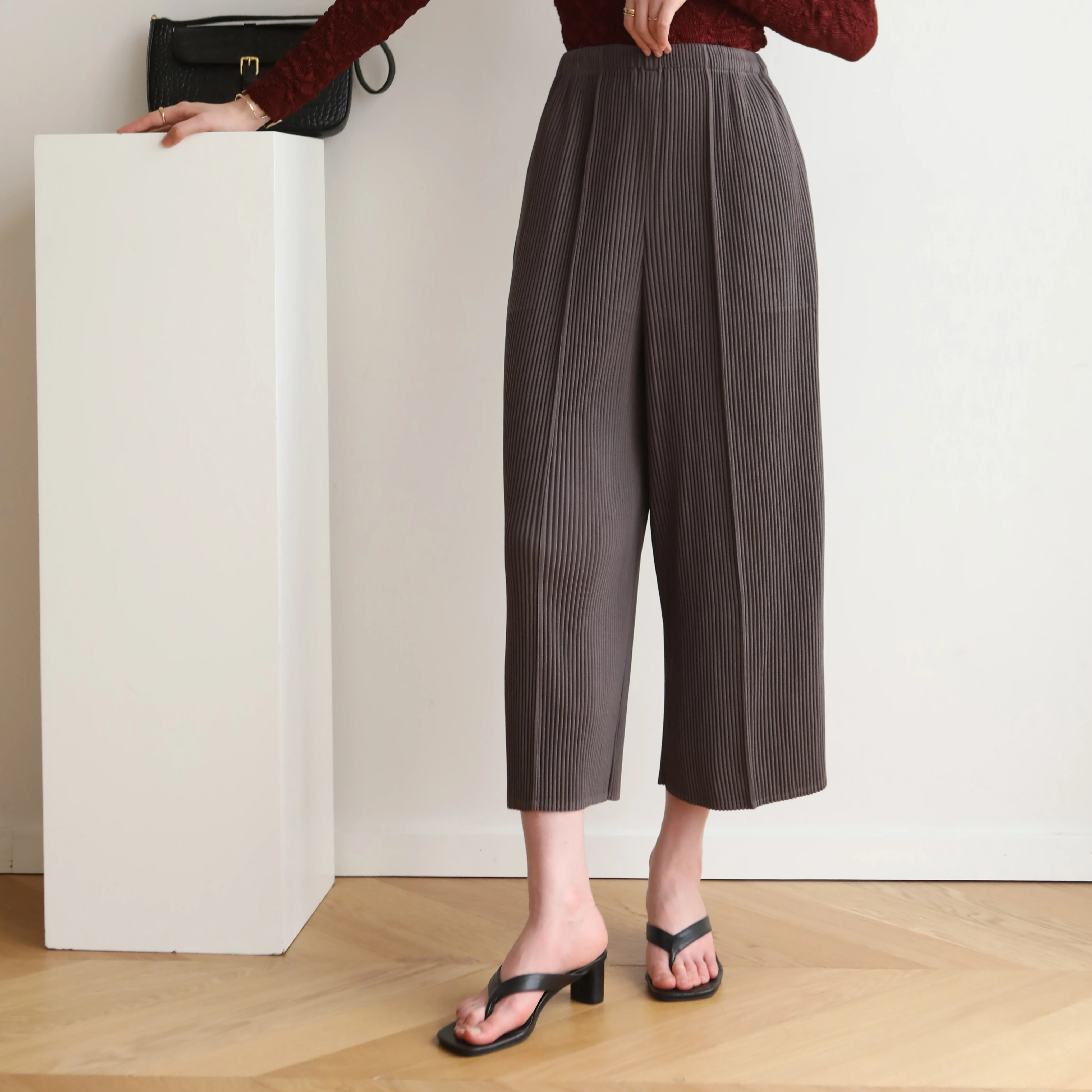 

2020 Autumn winter Issey Miyake pleated please thick large size relaxed casual wide leg straight leg nine minutes pants