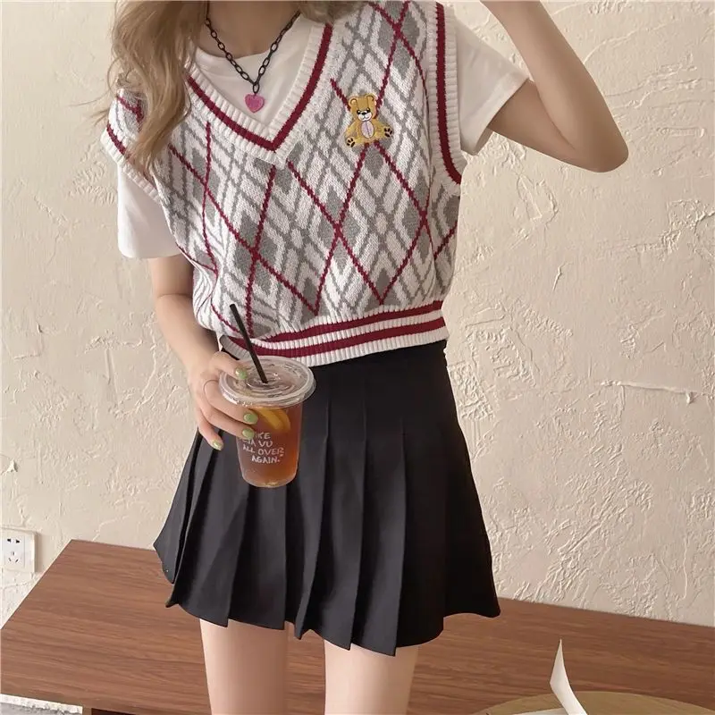 

Vintage Argyle Sweater Vest Women 2021 Korean Style Cute Teddy Bear Embroidery Stripe V Neck Short Knit Tank Top Waistcoat T655