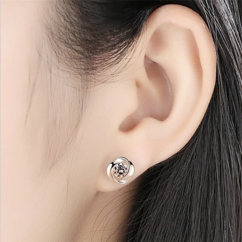 Женские серьги гвоздики со счастливым клевером из серебра 925