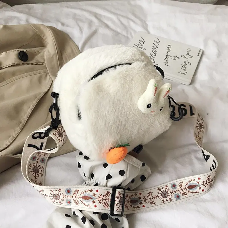 

2021 New Women's Bag Velvet Rabbit Zipper One Shoulder Messenger Car Stitching Shoulder Bag Small Round Bag