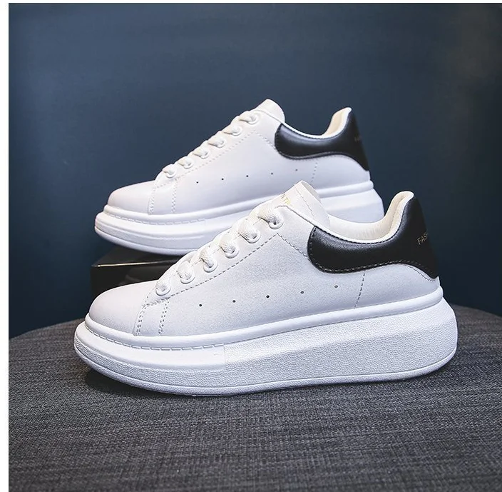 

Женские кроссовки на танкетке, удобная повседневная обувь, цвет белый, весна