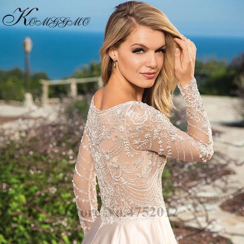 Элегантное платье с v-образным вырезом из бисера и складки ТРАПЕЦИЕВИДНОЕ