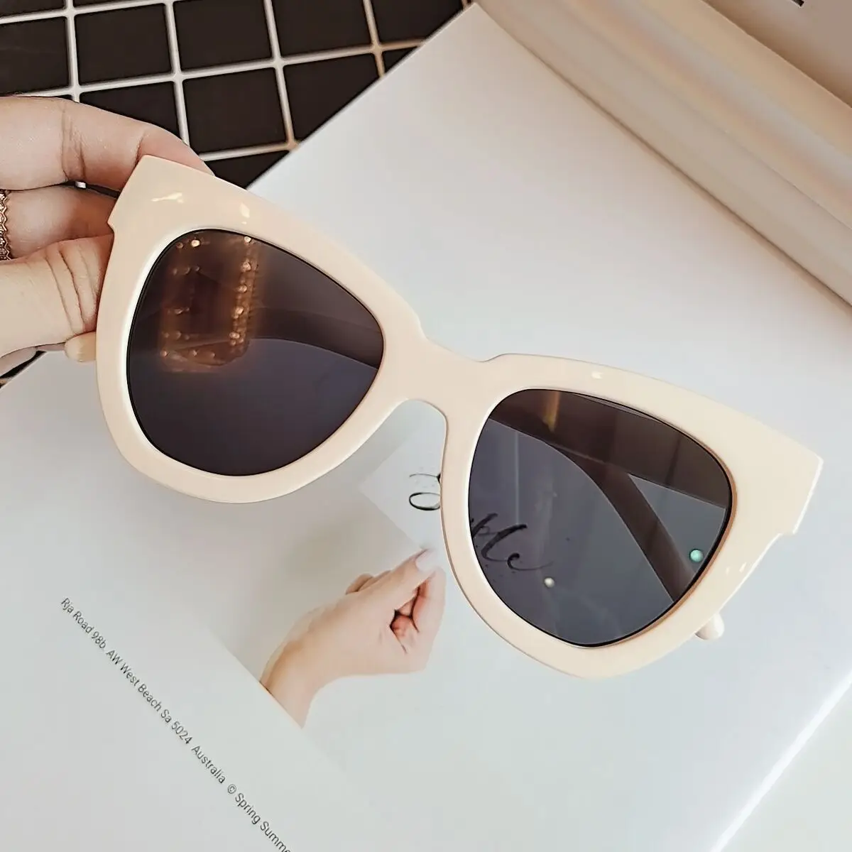 

Retro Cat Eye Sunglasses Large Frame Sunglasses Anti Ultraviolet Sunglasses