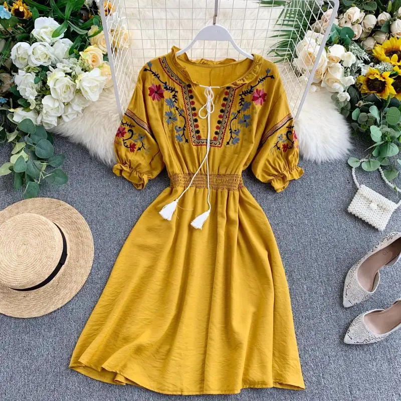 Женское платье с вышитыми цветами и кисточками супер сказочное во французском