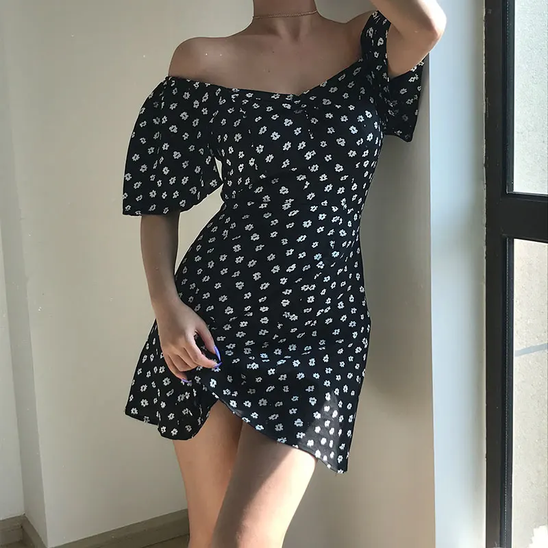 

Платье с квадратным вырезом, V-образным вырезом и цветочным принтом