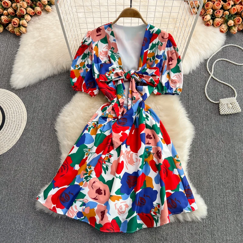 

2022 Spring New Vintage Deep V-neck Hollow Bubble Sleeve Printed Dress Seaside Resort Beach Dress