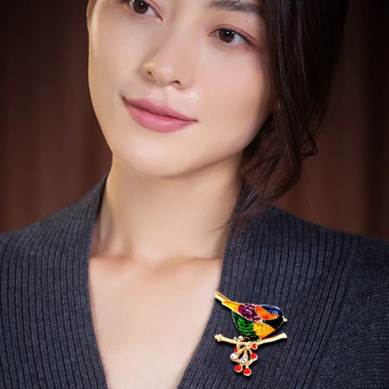 

1pcs Bird Brooch Pins Quality Enamel Ainmal Brooches New Year Designer Jewelry Gift