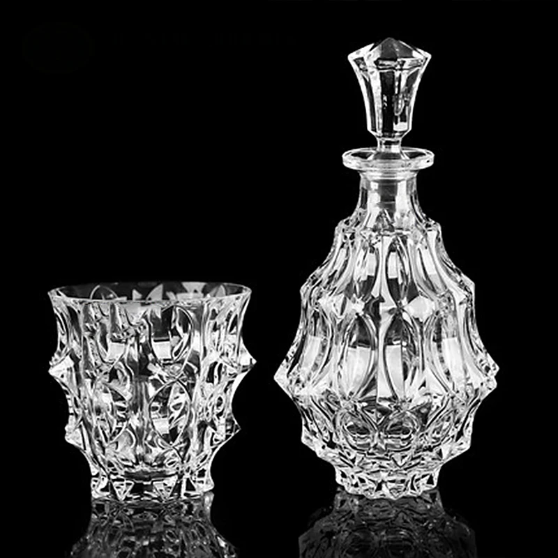 

luxury lead-free whiskey decanter set with 6 Pcs whiskey wine glass for Alcohol Bourbon Scotch 7 Pcs Set 210313-01